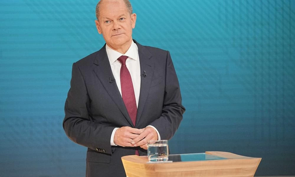 Ουκρανία: Έστω και αργά....- Η Γερμανία στέλνει όπλα στο Κίεβο και συμφωνεί με τον αποκλεισμό της Ρωσίας από τα SWIFT